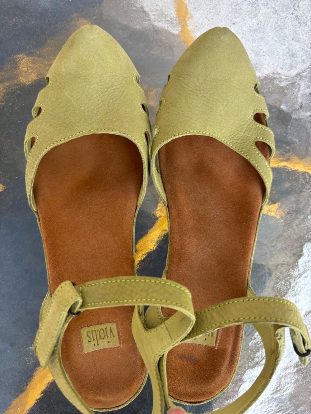 Vialis closed toe shoe - Picture 2 of 7